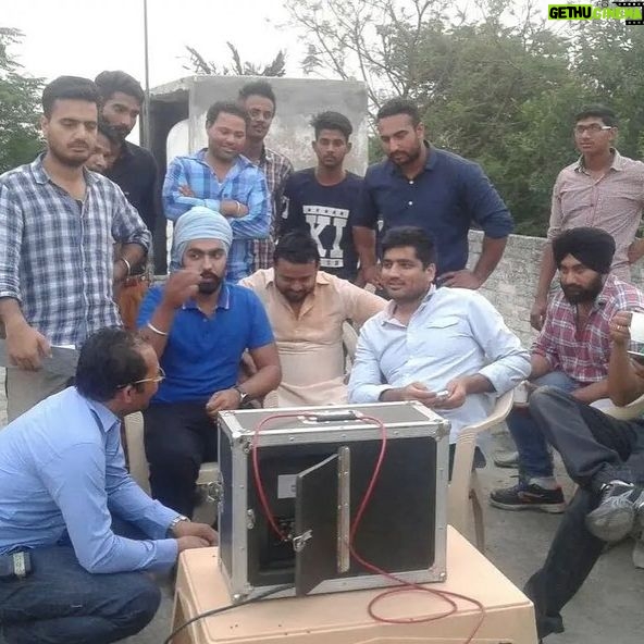 Jagdeep Sidhu - 4.9K Likes - Nikka Zaildar š³āāļøā¦ jis ghar š” ch mera janam š¶ hoya je othe na hunda taan main kade v eh kahani ni likh āļøsakda c .. ess kahani de kine hi kirdaarš šµš»š±š»āāļøš¶main apne parivar ch dekhe š.. esse to meri writer š§āš»di journey start hoyi.. thode dina ch assi eda 4th part start karan ja rahe aa.. š¬ eh journey etho tak aa gayi š§æ par kade kade lagda aa jis ghar ch eh kahani rakhi c .. kudrat ne osse ghar š” ch mainu janam dita ennu likhan layi ⦠pata ni vicharie kudarat di kine janma to jaan kha reha c main writer banan layi .. š¤š¤ .. soon Nikka Zaildar 4 . #nikkazaildar #memories #life #journey ..