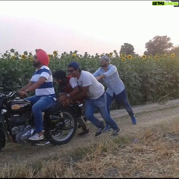 Jagdeep Sidhu - 4.9K Likes - Nikka Zaildar š³āāļøā¦ jis ghar š” ch mera janam š¶ hoya je othe na hunda taan main kade v eh kahani ni likh āļøsakda c .. ess kahani de kine hi kirdaarš šµš»š±š»āāļøš¶main apne parivar ch dekhe š.. esse to meri writer š§āš»di journey start hoyi.. thode dina ch assi eda 4th part start karan ja rahe aa.. š¬ eh journey etho tak aa gayi š§æ par kade kade lagda aa jis ghar ch eh kahani rakhi c .. kudrat ne osse ghar š” ch mainu janam dita ennu likhan layi ⦠pata ni vicharie kudarat di kine janma to jaan kha reha c main writer banan layi .. š¤š¤ .. soon Nikka Zaildar 4 . #nikkazaildar #memories #life #journey ..