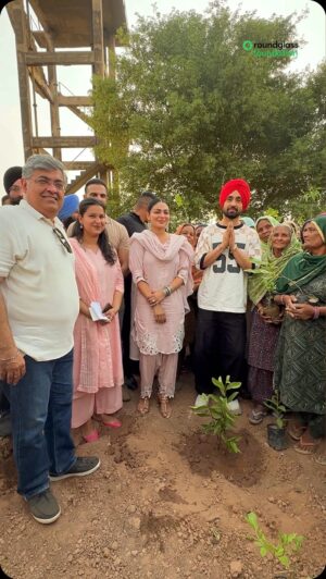Jagdeep Sidhu Instagram - What a beautiful day it was when the team of Jatt and Juliet 3 joined us in village Sekhan Majra and planted trees with us. We want to thank the Director @jagdeepsidhu3 ji from the bottom of our hearts for always believing in us and our vision. Your support has always encouraged us and inspired us to do better. The superstars of our hearts, @diljitdosanjh ji and @neerubajwa ji, thank you for taking the time out of your busy schedule and spreading far-reaching awareness about the need for planting trees just by your presence. May blessings keep coming to you. Heartfelt gratitude to @manmordsidhu ji, the Producer of Jatt and Juliet 3. May this movie break all previous records and be a blockbuster. We also want to thank the team for their generous donation. May God give you back many times over.

ਕੱਲ੍ਹ ਸਾਡੇ ਲਈ ਬੜਾ ਪਿਆਰਾ ਦਿਨ ਸੀ ਕਿਉਂਕਿ ਜੱਟ ਐਂਡ ਜੂਲੀਅਟ 3 ਦੀ ਟੀਮ ਨੇ ਪਿੰਡ ਸੇਖਨ ਮਾਜਰਾ ਆ ਕੇ ਸਾਡੇ ਨਾਲ ਬੂਟੇ ਲਗਾਏ। ਅਸੀਂ ਨਿਰਦੇਸ਼ਕ ਜਗਦੀਪ ਸਿੱਧੂ ਜੀ ਦਾ ਬਹੁਤ ਧੰਨਵਾਦ ਕਰਦੇ ਹਾਂ ਜਿਹਨਾਂ ਦਾ ਹੌਸਲਾ ਹਮੇਸ਼ਾ ਸਾਡੇ ਨਾਲ ਹੁੰਦਾ ਹੈ। ਸਾਰੇ ਸੁਪਰਸਟਾਰ ਦਿਲਜੀਤ ਤੇ ਨੀਰੂ ਜੀ ਬਾਰੇ ਤਾਂ ਕੀ ਹੀ ਕਹੀਏ, ਨਿਰਾ ਪਿਆਰ ਨੇ ਦੋਵੇਂ। ਸ਼ੁਕਰੀਆ ਆਪਣੇ ਰੁਝੇਵਿਆਂ ਵਿੱਚੋਂ ਸਮਾਂ ਕੱਢ ਕੇ ਪੰਜਾਬ ਨੂੰ ਹਰਿਆ ਭਰਿਆ ਬਣਾਉਣ ਦੇ ਸਾਡੇ ਸਫ਼ਰ ਵਿੱਚ ਸ਼ਾਮਲ ਹੋਣ ਲਈ। ਅਸੀਂ ਦੁਆ ਕਰਦੇ ਹਾਂ ਕਿ ਇਹ ਫਿਲਮ ਪਿਛਲੇ ਸਾਰੇ ਰਿਕਾਰਡ ਤੋੜੇ ਅਤੇ ਬਲਾਕਬਸਟਰ ਬਣੇ। ਟੀਮ ਵੱਲੋਂ ਸਾਡੇ ਮਿਸ਼ਨ ਲਈ ਦਿੱਤਾ ਭੇਟਾ ਸਾਡੇ ਲਈ ਬੇਸ਼ਕੀਮਤੀ ਹੈ ਅਤੇ ਸਾਡੀ ਅਰਦਾਸ ਹੈ ਕਿ ਰੱਬ ਤੁਹਾਨੂੰ ਦਿਨ ਦੁੱਗਣੀ ਰਾਤ ਚੌਗਣੀ ਤਰੱਕੀ ਦੇਵੇ।