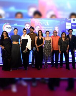 Jaideep Ahlawat Instagram - Glitz and glam under the stars! ✨

We celebrated #TheBrokenNews2 premiere with a star-studded night alongside ZEE5 CBO @manish_kalra_. 

Don't miss the new season, dropping May 3rd only on #ZEE5!

#TheBrokenNewsS2OnZEE5

@iamsonalibendre @jaideepahlawat @shriya.pilgaonkar @indraneilsengupta @sanjeeta11 @taarukraina @geetikavidya @suchipillai @aksya0beroi @dinkersharmaa @gosamm @deepali31 @chaiwithrai @tiwari_tripathi_saurav @vinaywaikul @somenewbits @idhar_se_photo @nikhil_kovale @apurvavb @sachinfido @gaurav_agg @adityapushkarna @sanal.george @bbcstudiosindia @sukhmanisadana @castingdagar @zee5global
