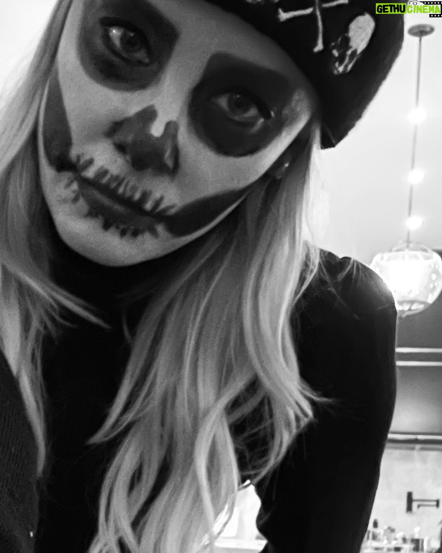 Jaime Bergman - 1.1K Likes - Iām exhausted from hunting for the devilās diet aka, sugar. This soul of the dead is off to bed. Happy Halloween š š»