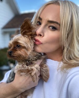 Jaime Bergman Instagram - #shelovesme #shelovesmenot 🥀🥀🥀🥀🥀🥀🥀🥀 #roxy #kisses #girlcrush #valentineseve