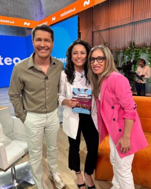 Jaime Cantizano Instagram - Volviendo a la proeza de la selección española en 2023 #cuandoellastocaronelcielo con #SilviaBarba y #IvanaAndres @rtve #mañaneros