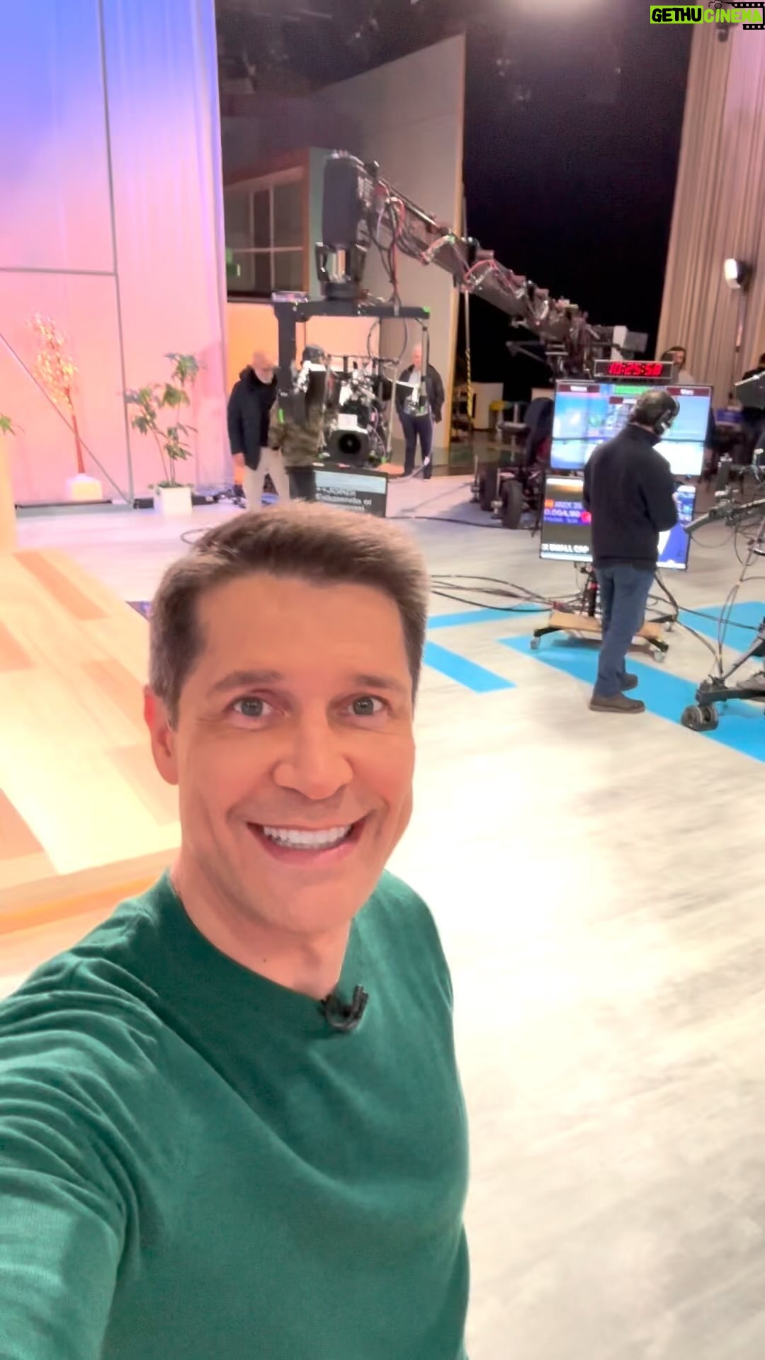 Jaime Cantizano - 1.1K Likes - Así está mi cabeza a final de año justo antes de comenzar un nuevo programa de #mañaneros #graciasporacompañarmos #tv @rtve