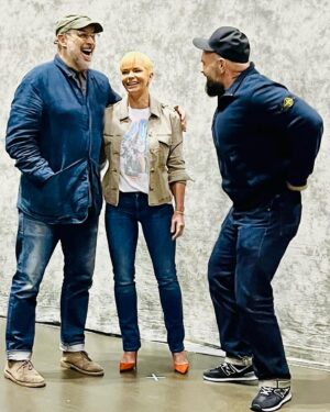 Jaime Pressly Instagram - Had the best time ever being back with my boys this weekend! @jasonlee @ethansuplee #megaconorlando #comiccon #mynameisearl #lol #comedy #reunion 🥰