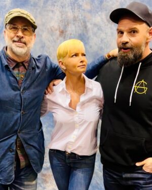 Jaime Pressly Instagram - Had the best time ever being back with my boys this weekend! @jasonlee @ethansuplee #megaconorlando #comiccon #mynameisearl #lol #comedy #reunion 🥰