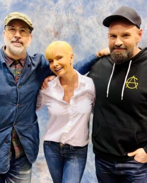 Jaime Pressly Instagram - Had the best time ever being back with my boys this weekend! @jasonlee @ethansuplee #megaconorlando #comiccon #mynameisearl #lol #comedy #reunion 🥰
