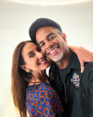 Jair Oliveira Instagram - Vamos que vamos, quinta-feira!! Que seja repleta de sonhos solucionados!

@taniakhalill @jairoliveira @programaodecasal 

Música: Sonho de Rainha Rei de @jairoliveira 
Produção e arranjo de @danielpenidooficial para o disco Tekoá (de #jairoliveira)
@marshmelodymusic @sdesamba