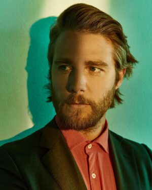 Jake McDorman Instagram - 🌿🌱🌺🌱🌿
• GQ // Mexico •
📷 @stormshoots 
💄 @caitlinkrenzbeauty 
• link in story •