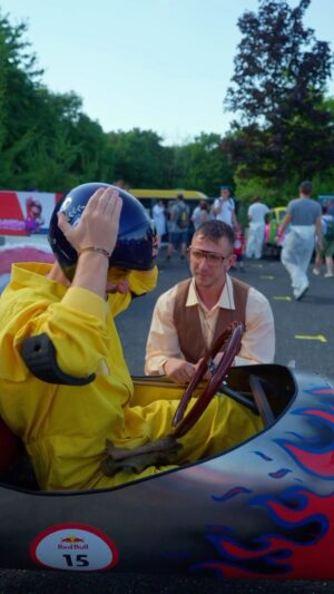 Jakub Štáfek Instagram - 😜 Pro někoho jen sranda odpoledne… pro někoho *životní Grand Prix* 🏁

📲 Koukni na videa a fotky z Red Bull Kár na redbull.cz nebo skrz naše ~bio~ 

#redbull #vamdavakridla #redbullkary #diy #racing