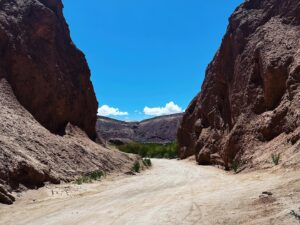 Jakub Štáfek Instagram - Devil’s Throat 🦂 Magické místo! Atacama Desert #devil #throat #magic #place #atacama #desert #chile #trip #vacation #adventure #full #of #sand