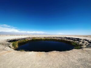 Jakub Štáfek Instagram - Laguna Tebinquinche a její okolí. Poušť Atacama v plné kráse 🤟 #chile #atacama #sanpedro #laguna #adventure #trip #vacation #friends