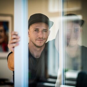 Jakub Štáfek Instagram - Focení pro Instinkt 😎 
text: @janafikifikotova 
foto: @jaroslavfikota_fotocomplete 
#interview #photo #production #office #movie #actor #director #producer #showtime