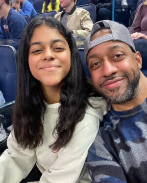 Jaleel White Instagram - Another year around the sun , goin out with a bang #HappyNewYear💥 #GirlDad #Bucketlist ✔️ @chase_center 🏀 Great home win, best basketball arena hands down 🫶 Thanks for the hospitality fellas @chrismullin2017 @fezzyfel @djdsharp