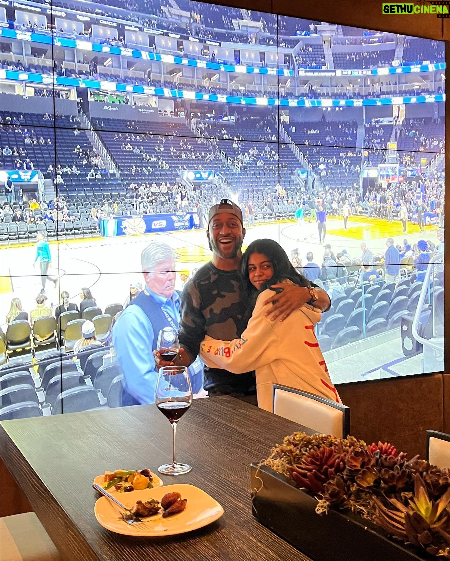 Jaleel White - 20.5K Likes - Another year around the sun , goin out with a bang #HappyNewYear💥 #GirlDad #Bucketlist ✔️ @chase_center 🏀 Great home win, best basketball arena hands down 🫶 Thanks for the hospitality fellas @chrismullin2017 @fezzyfel @djdsharp