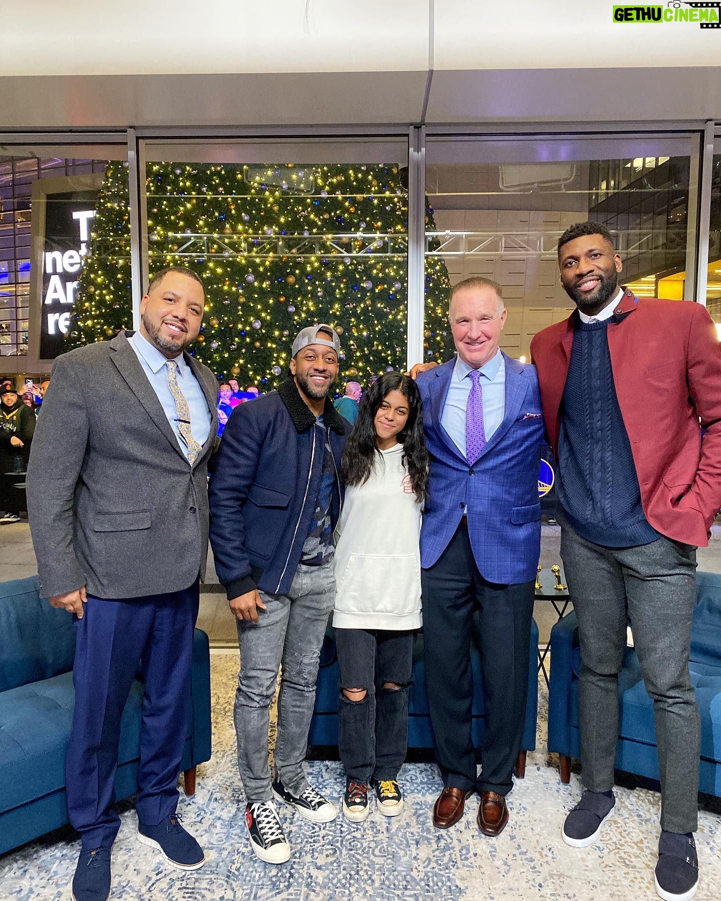 Jaleel White - 20.5K Likes - Another year around the sun , goin out with a bang #HappyNewYear💥 #GirlDad #Bucketlist ✔️ @chase_center 🏀 Great home win, best basketball arena hands down 🫶 Thanks for the hospitality fellas @chrismullin2017 @fezzyfel @djdsharp