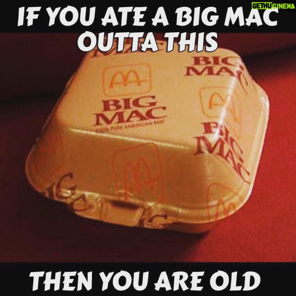 Jaleel White - 27K Likes - 🤦🏽♂️🙋🏽♂️🙋🏽♂️🙋🏽♂️🙋🏽♂️🙋🏽♂️🙋🏽♂️🙋🏽♂️👴🏾 Dayuuuuuuuuum I can’t be involved with any woman who doesn’t remember this burger carton 😭😭😭 My God won’t allow it #report @mikecity