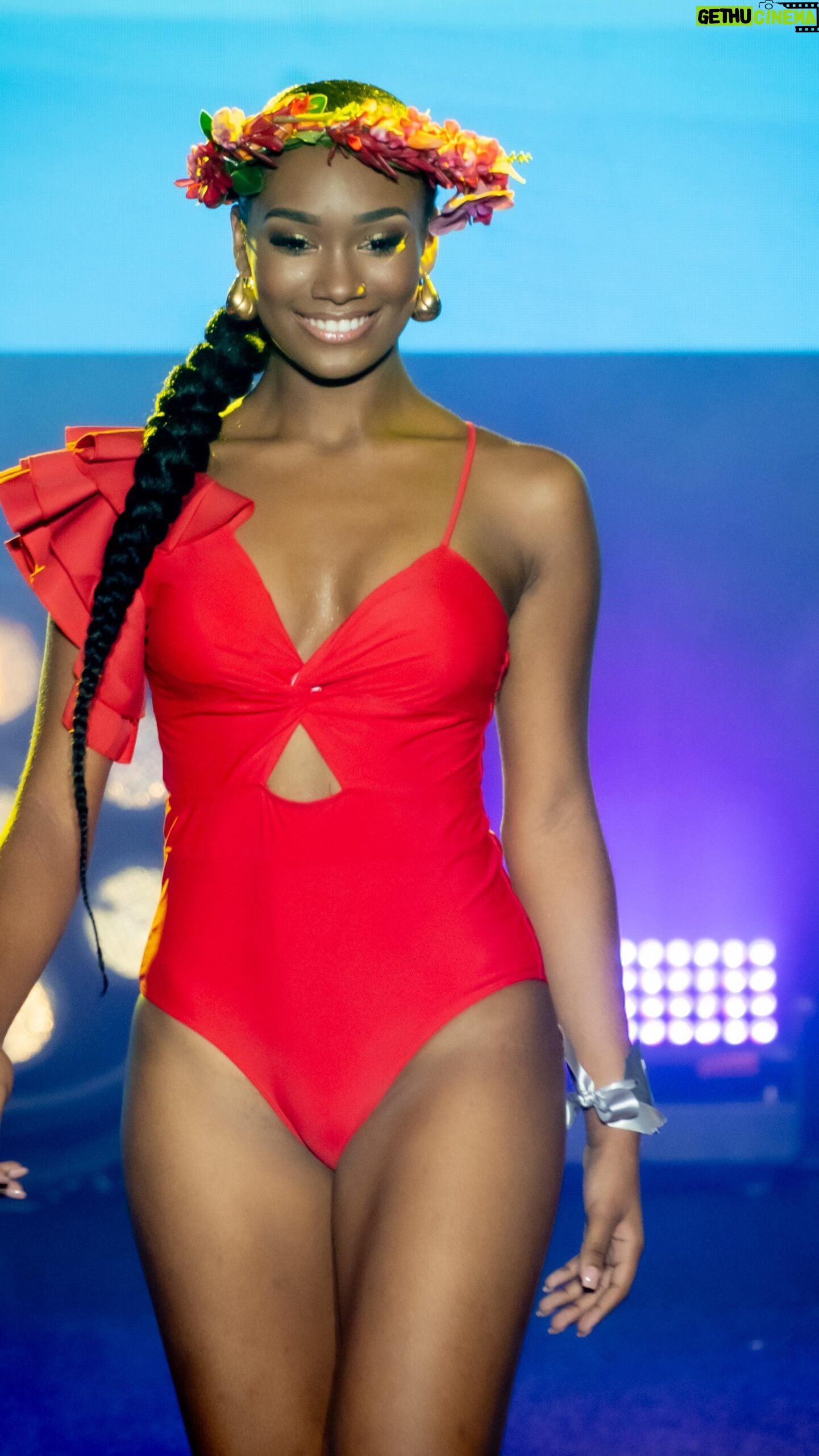 Jalylane Maës - 4.3K Likes - ⏳ Dernière ligne droite avant la fin des inscriptions pour l’élection de Miss Guadeloupe 2024 👑
Re vivez les passages de notre ambassadrice @jalylanemaes.off lors de son élection en juillet dernier 🤩
Miss Guadeloupe se cache peut-être parmi vous ! Tentez votre chance, les inscriptions sont ouvertes jusqu’à ce dimanche 23 juin 📲 Lien d’inscription dans notre bio !
#MissGuadeloupe2023 #MissFrance2024 #MissGuadeloupe2024 #MissGuadeloupeOrganisation ⭐️⭐️⭐️⭐️