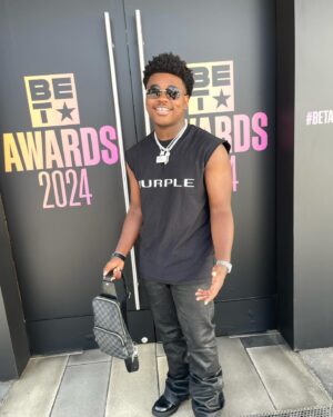 Jalyn Hall Instagram - @betawards #2024 #nominee #betawards2024 
Styled by : @motherofjalynemilhall 
@cartier 
@purple 
@louisvuitton 
@prada 
#jewelry @goldensunjewelry
#bmb