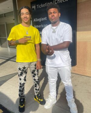 Jalyn Hall Instagram - #family💪🏾 #cuzzo #houstontexas @hobbyairport @delta #flights