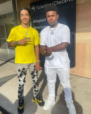Jalyn Hall Instagram - #family💪🏾 #cuzzo #houstontexas @hobbyairport @delta #flights