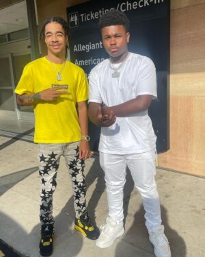 Jalyn Hall Instagram - #family💪🏾 #cuzzo #houstontexas @hobbyairport @delta #flights