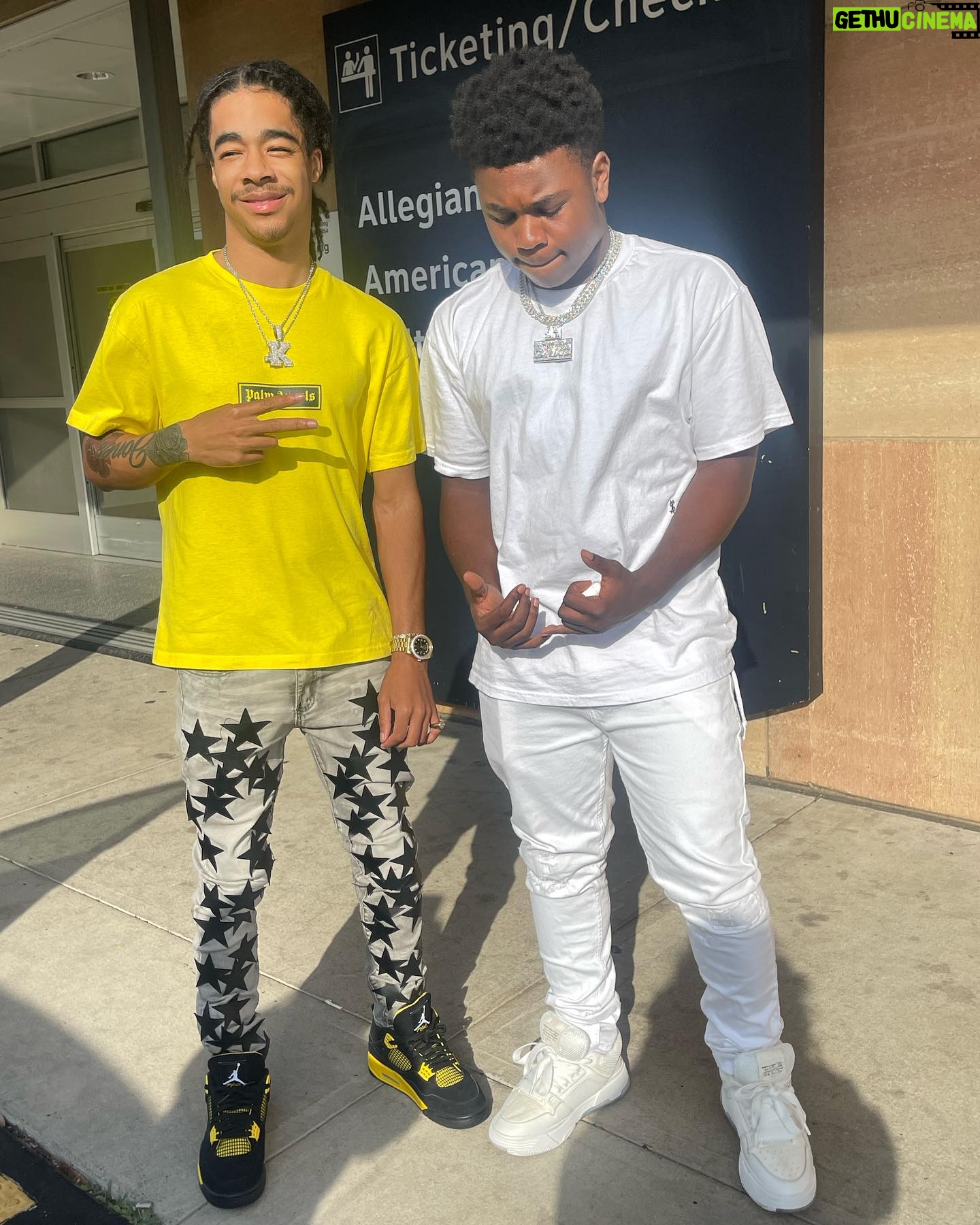 Jalyn Hall - 5.6K Likes - #family💪🏾 #cuzzo #houstontexas @hobbyairport @delta #flights