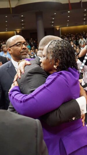 Jamal Bryant Instagram - I don’t have the words to adequately express the love I have for @bryant.cecelia . Her prayers have kept me together when I was falling apart. Her wisdom overturned my foolishness. Her instructions got me to the mountain from valley residency. Her support convinced me I could jump over troops. Her exhale is what lets me inhale! I thank GOD for my momma!