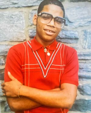 Jamel Shabazz Instagram - A few reflections from my series, The Great Wall of Flatbush. Photos from 1980 - 1989.
 @weareflatbush 
#throwback 
#flashback 
#backintheday 
#1980s 
#streetportraiture 
#streetportrait 
#jamelshabazz 
#jamelshabazzarchive