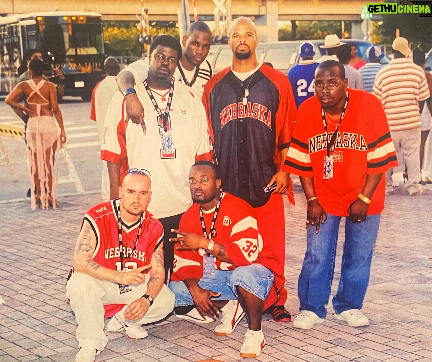 Jamel Shabazz - 1.9K Likes - Frozen moments in time.
The 2000s
Group sessions.
#groupshots
#snapshots
#crews
#faces
#photography
#photos
#groupphotos
#streetphoto
#streetportraiture
#jamelshabazz
#jamelshabazzarchive
