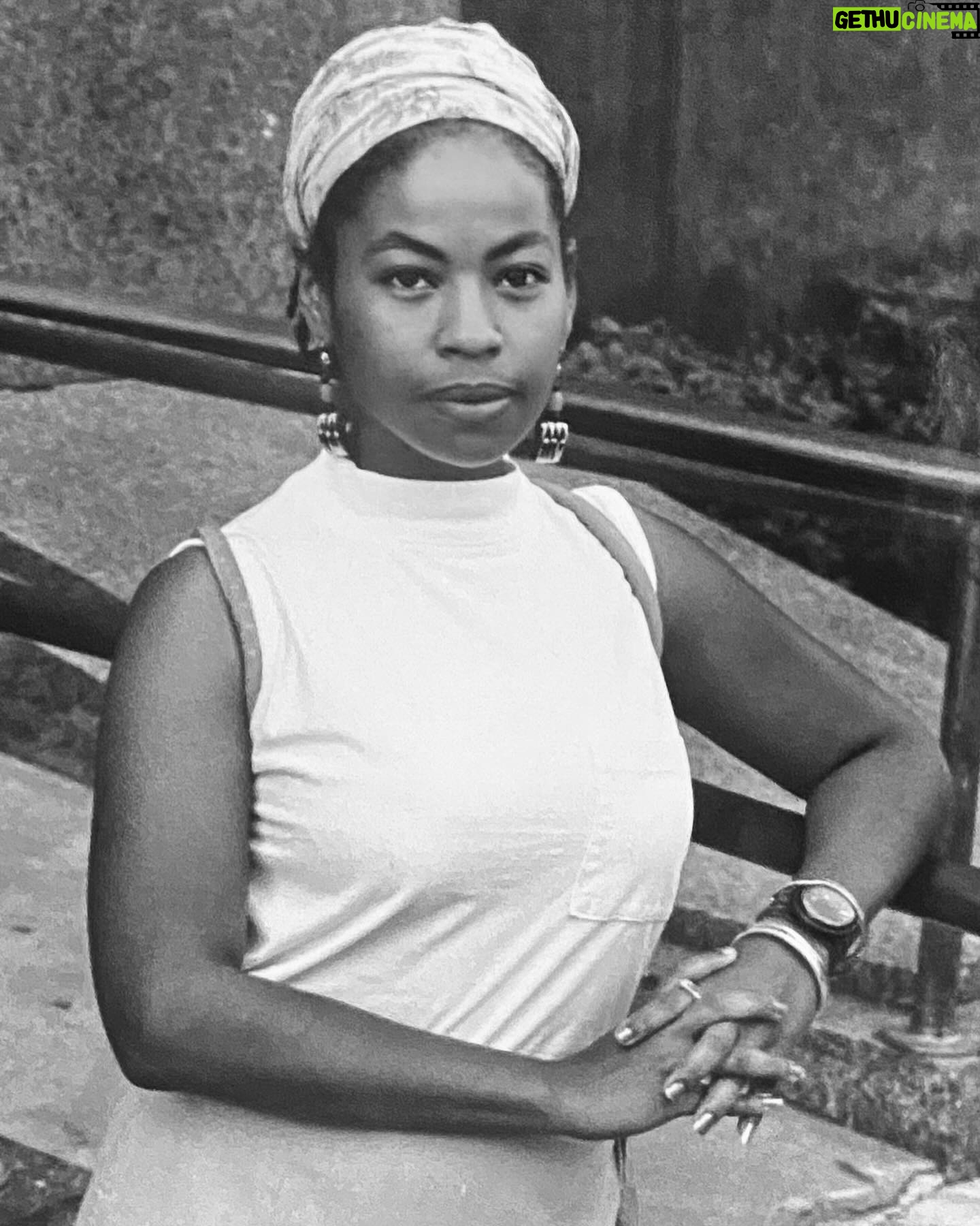 Jamel Shabazz - 2.2K Likes - Frozen moments in time.
Making Eye Contact š„
#streetportrait
#streetportraiture
#faces
#blackandwhiteportrait
#photography
#snapshots
#jamelshabazz
#eyes
