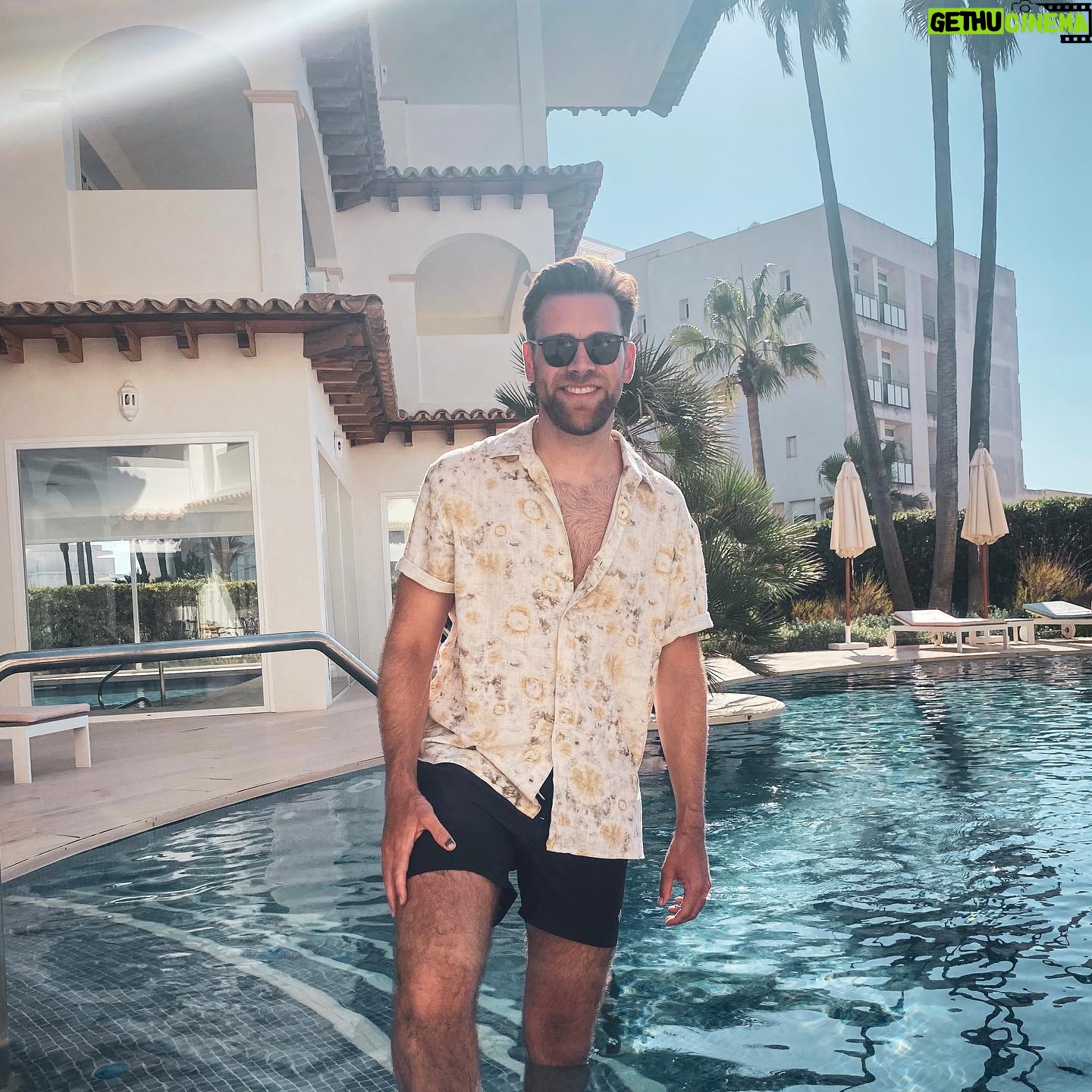 James Cooper - 9.7K Likes - Holiday done. Time for a dump.
