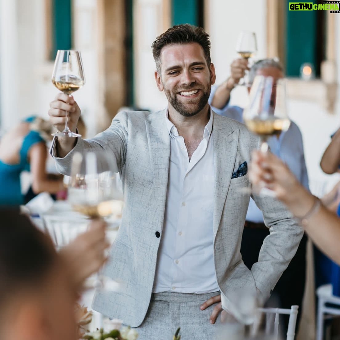 James Cooper - 4.5K Likes - I would like this wedding photographer to follow me around for the rest of my life