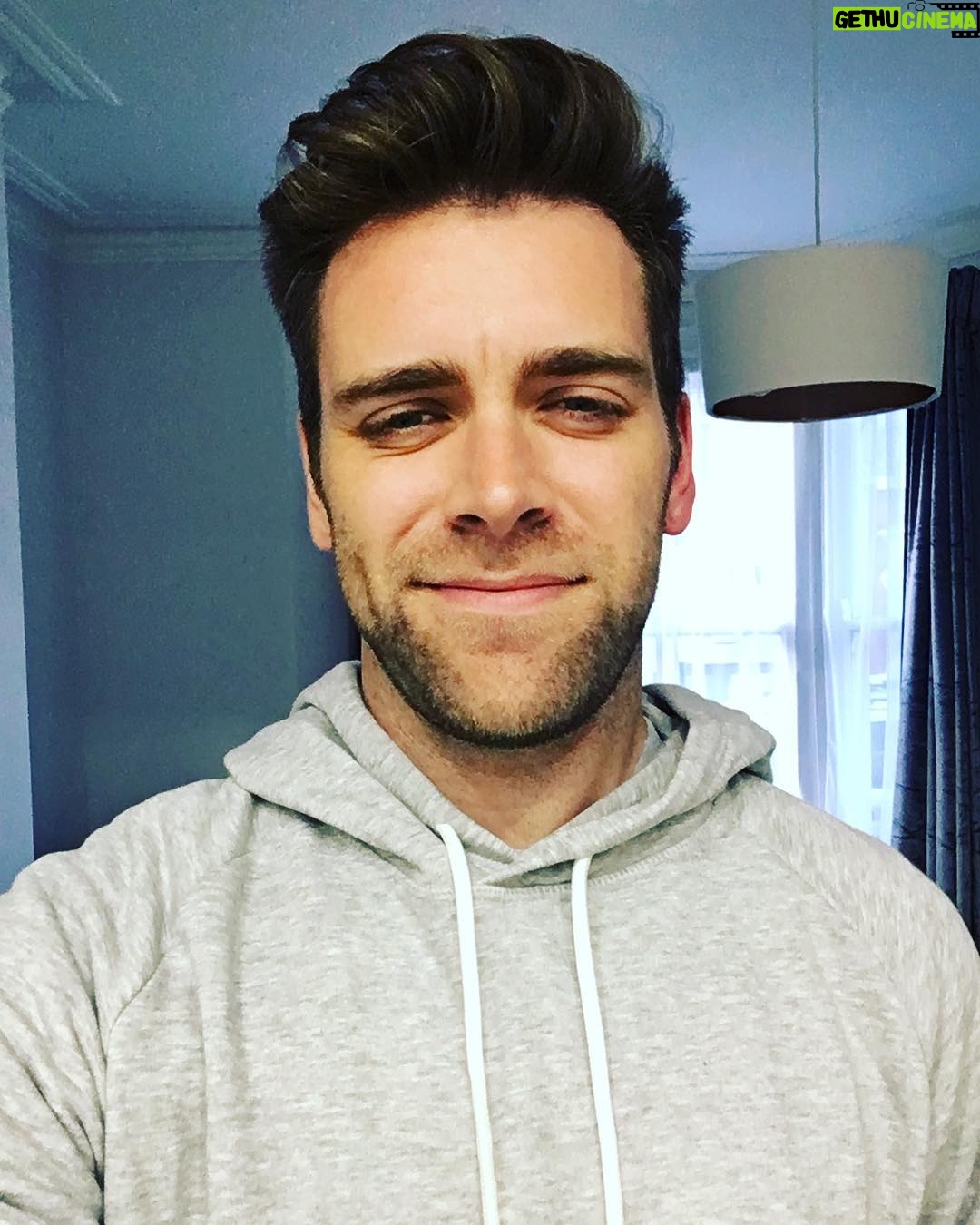 James Cooper - 2K Likes - Having a rare Netflix night in 🙌🏻 Any recommendations?