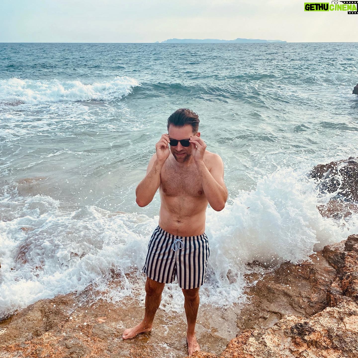 James Cooper - 9.7K Likes - Holiday done. Time for a dump.