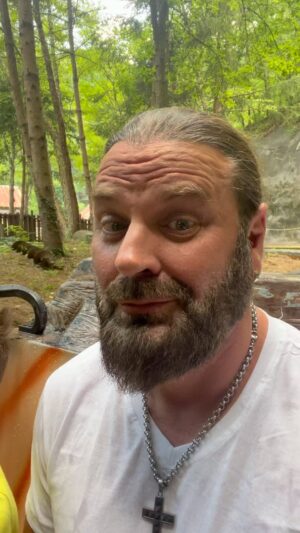 James Cox Instagram - You think he’ll hate me after this? 😂

#kid #son #dad @dollywood