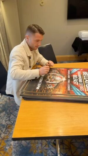 James Gallagher Instagram - Fight week has arrived! Let’s go 💥 🇮🇪👑