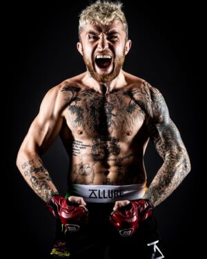 James Gallagher Instagram - 4 for 4 in 2024 👑 🇮🇪 line them up @pflmma @bellatormma