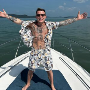 James Gallagher Instagram - What a day with @concierge_phuket 🛥️ make sure contact them for top deals on car, boat and villa rental. Yhacts of fun on a Sunday