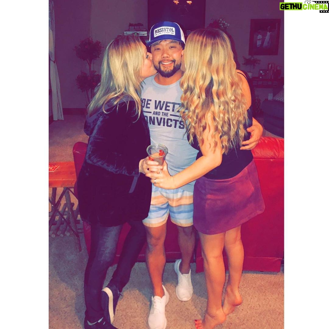 James Huling - 9.9K Likes - .
.
.
Thanks for making life fun. Kailey 🙂 @kaileynicole7 ❤️ ❤️
@koe_wetzel shirt bringing me luck.
#2018
#koewetzel
#oklahoma
#oklahomacity
#resistol
