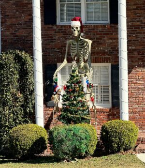 James Jude Courtney Instagram - Now that’s my kinda Christmas 💀