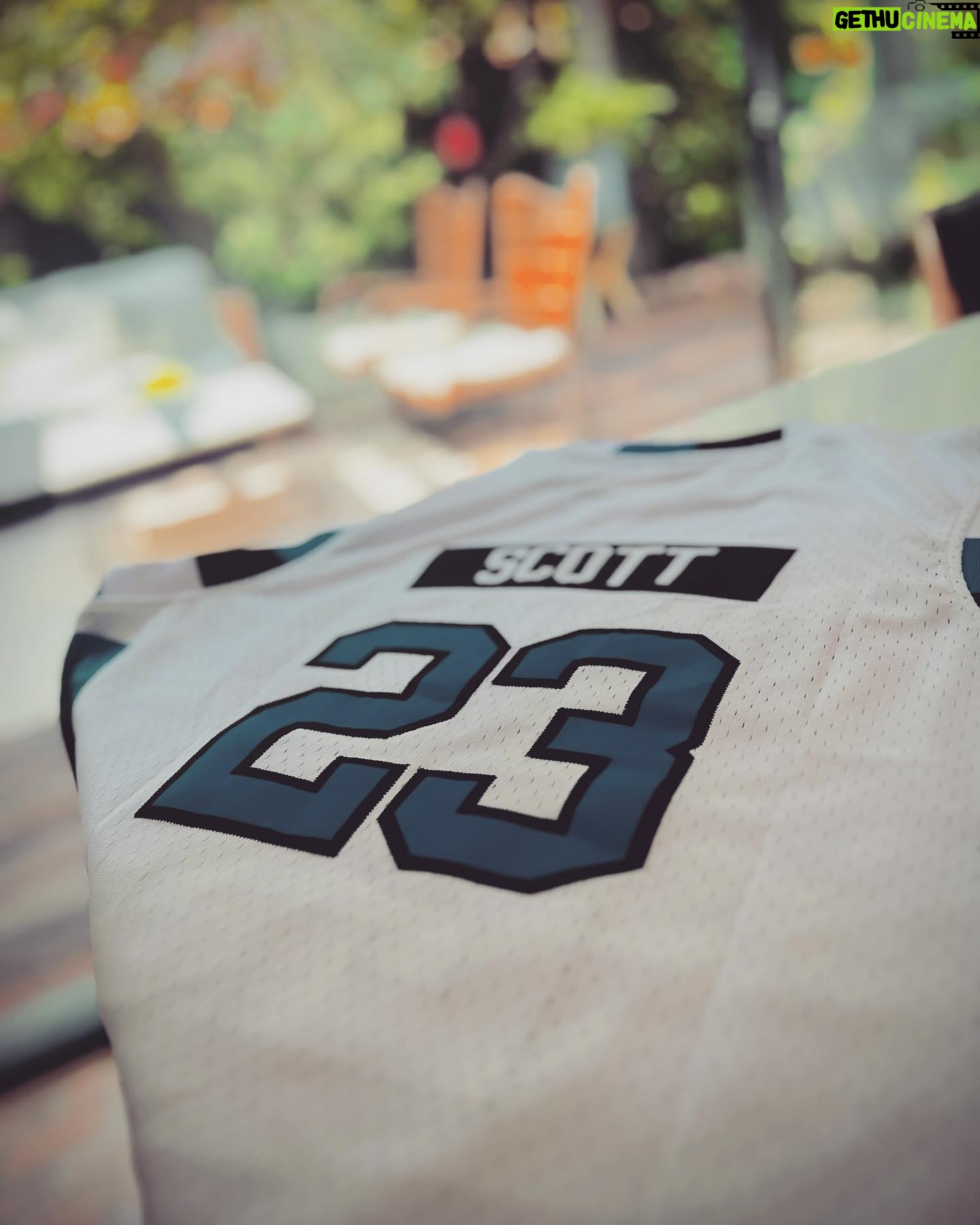 James Lafferty - 157.9K Likes - Link in bio for this limited edition NS23 jersey! Signed or unsigned, whichever you prefer :)
Portion of proceeds benefit the wonderful and hard working team at @t1international.
Very grateful to everyone who’s purchased and supported so far.
You won’t be disappointed, these are some high quality threads 🧵
“KAWWWW” 😉