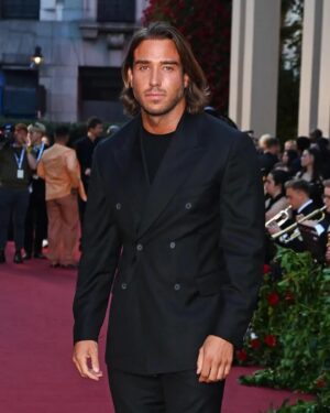 James Lock Instagram - Not gym stuff every day! #TBT #vogueworld event in london! 🧔🏽‍♀️