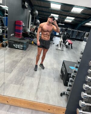 James Lock Instagram - 1 Uno? 2 Due? Or 3 Tre? 👀🧔🏽‍♀️
-
All links in bio 💪🏽👊🏽
