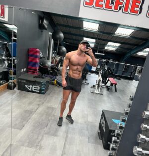 James Lock Instagram - SELFIE! 🧔🏽‍♀️💪🏽📸