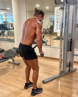 James Lock Instagram - Start again and again! Keep going till you succeed!! 👊🏽
-
#sundayfunday #sunday #sundaymotivation #workout #fitness #health #life