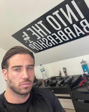 James Lock Instagram - The big chop! ✂️ with the best barber in Essex @jordanbrook11 @intothebarbershop ❤️ 
-
What do we all think of the result? Should I have gone shorter!? 👀