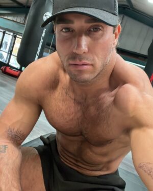 James Lock Instagram - Monday! @lockiefitness #10weeksbodychange 💪🏽