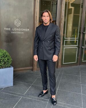 James Lock Instagram - Vogue World 🌍 
-
#vogueworld #genesis_usa