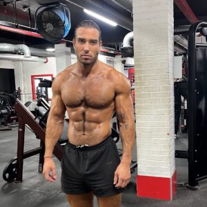 James Lock Instagram - Monday 💪🏽👊🏽